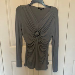 Karen Kane sz M LS  V-neck Gathered thin knit top with sequin accent B87 GUC